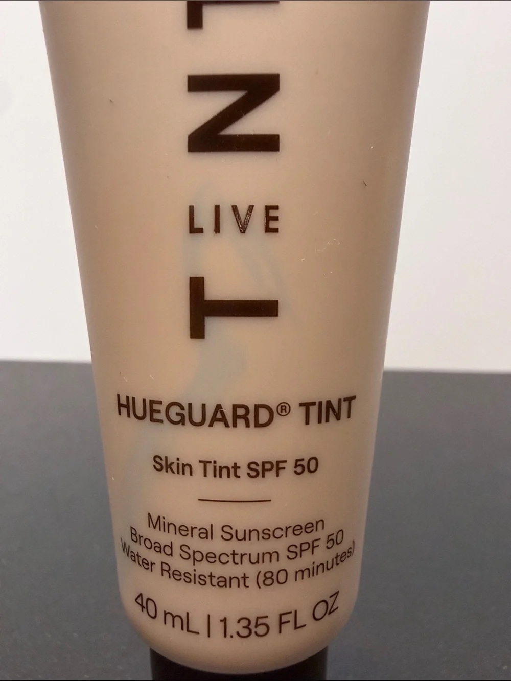 Hueguard® Skin Tint SPF 50 – Natural Beige 09 live tinted